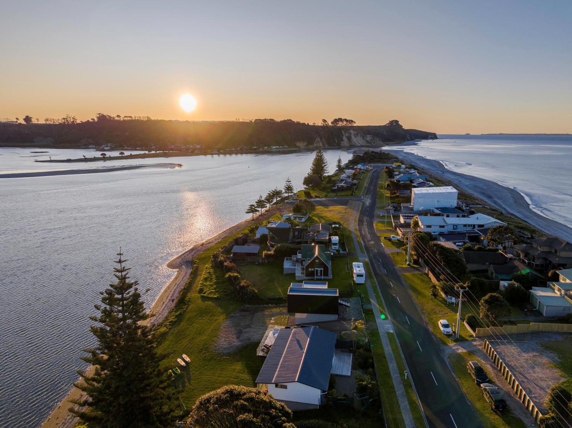 Pukehina Estuary Sunset Views Townhouse & Studio Dış mekan fotoğraf